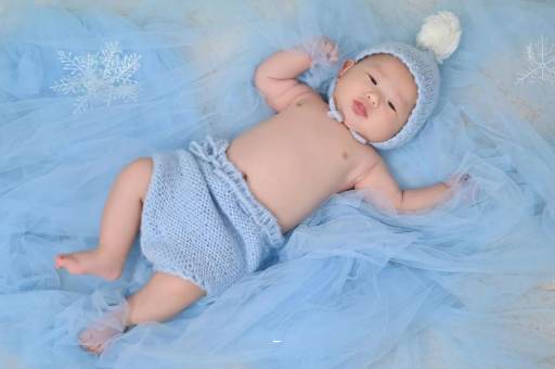 邹平宝宝吐奶黄色